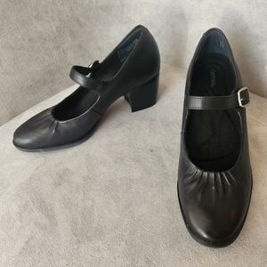 Aetrex Black Mary Jane Heels